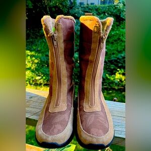 Lands End 2 Tone Tan Thermolite Lined Women’s Boots Size 8B Mid Calf Leaves